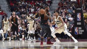 LeBron James im Duell mit Giannis Antetokounmpo.