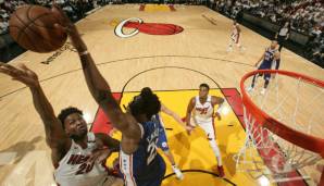 Joel Embiid blockt Justise Winslow.