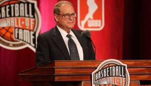 CHICAGO BULLS: Jerry Reinsdorf kaufte die Bulls im Jahr 1985, also ein Jahr nach Jordans Ankunft. Die 9,5 Millionen waren gut investiert, heute sind die Bulls stabile 3,65 Milliarden wert.