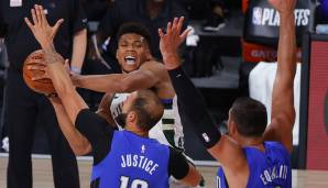 Giannis Antetokounmpo und die Milwaukee Bucks ziehen in die zweite Playoff-Runde ein.