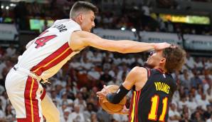 Trae Young (r.) wurde von den Miami Heat zumeist fair aus dem Spiel genommen - hier foult ihn Tyler Herro.