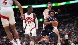 Dennis Schröder hat am Sonntag sein Debüt für die Toronto Raptors gegeben. Das Spiel gegen die Sacramento Kings beendete der Point Guard mit 6 Punkten, 5 Assists und 5 Rebounds.