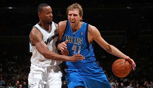 Im Duell mit Gegenspieler Rashard Lewis (l.) kam Dirk Nowitzki nicht wie gewohnt zum Zug