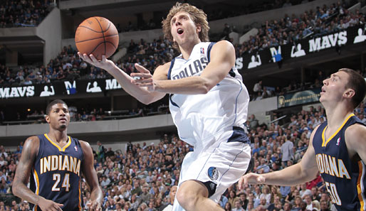 Trotz eines starken Dirk Nowitzkis (M.) mussten sich die Mavericks Indiana geschlagen geben