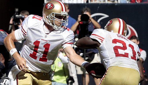 49ers-Quarterback Alex Smith beim Handoff für Running Back Frank Gore