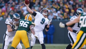 Nick Foles (M.) zeigt als Vertreter von Michael Vick starke Leistungen