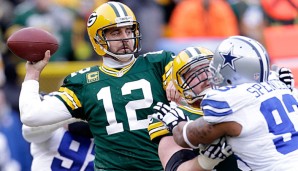 Aaron Rodgers (l.) spielte trotz Wadenproblemen eine fast fehlerfreie Partie gegen Dallas