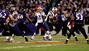 Tom Brady (M.) und Co. treffen in den Divisional Playoffs auf Baltimore