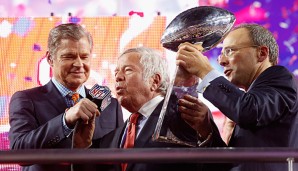 Nach dem Triumph im Superbowl hat Robert Kraft seinen Patriots ihre Meisterringe überreicht