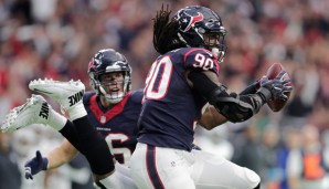 Jadeveon Clowney (M.) bereitete mit seiner Interception den ersten Touchdown der Texans vor