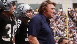 John Madden (r.) coachte die Oakland Raiders über zehn Jahre.