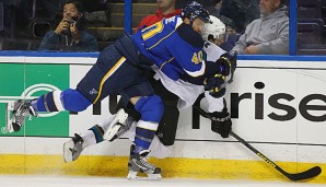 Maxim Lapierre (l.) schickte Dan Boyle ins Krankenhaus