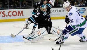 Blieb gegen die San Jose Sharks ausnahmsweise mal ohne Tor: Henrik Sedin (r.)