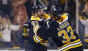 Patrice Bergeron (l.) sorgte wie schon in den Playoffs für den Sieg über Toronto