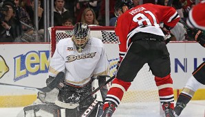 Ducks-Goalie Jonas Hiller avancierte im Shootout gegen Chicago zum Matchwinner