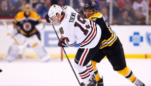 Diesmal hatten Jonathan Toews und die Hawks das Nachsehen gegen Jarome Iginlas Bruins