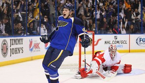 Vladimir Tarasenko jubelt über den ersten NHL-Treffer seiner Karriere am 19. Januar 2013