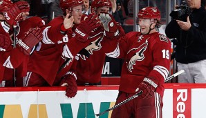 Shane Doan (r.) konnte sein Glück gegen die Ducks kaum fassen