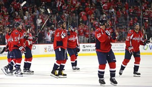 DIe Washington Capitals feiern den Gewinn der Presidnets Trophy