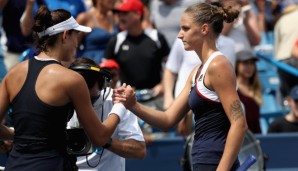 Karolina Pliskova (r.) spürt den Atem von Verfolgerin Garbine Muguruza