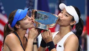 Martina Hingis darf zum 25. Mal einen Major-Pokal küssen