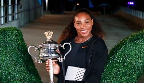 Serena mit ihrer bis dato letzten Trophäe