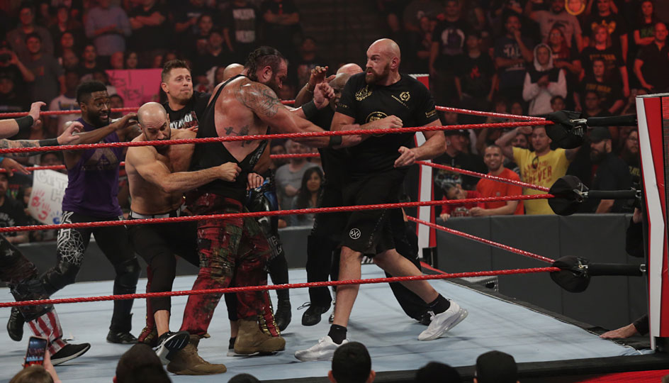 Fury und Strowman gingen weiter aufeinander los.